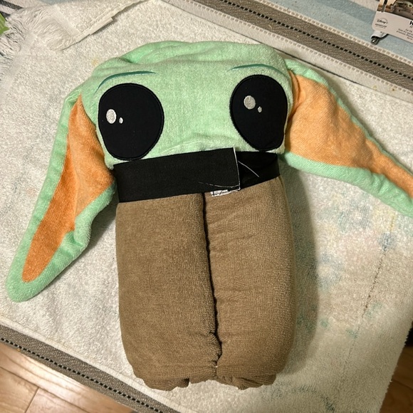 Baby Yoda Hooded Towel, Size 22 in x 51 in. Tag fell off, NEW - Picture 1 of 2